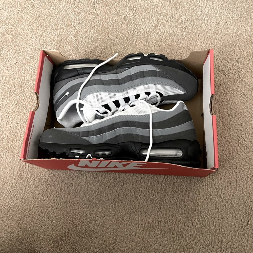 Nike Air Max 95 “Jewel” Swoosh - Cool Grey